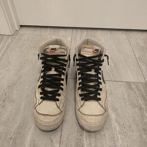 Nike High-Top Sneakers in Beige and Black